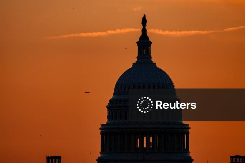 Republicanos fogem de Washington após polêmica sobre fundo de Trump e gastos em salão de baile