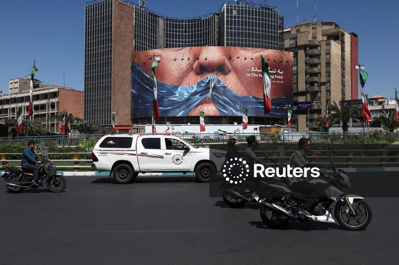 Irã e EUA trocam ataques aéreos após Trump negar relato sobre acordo de Ormuz