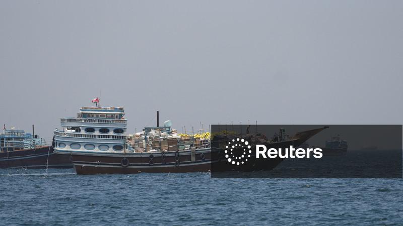 Dois mísseis atingem navio de guerra dos EUA que tentava entrar no Estreito de Ormuz, diz agência iraniana