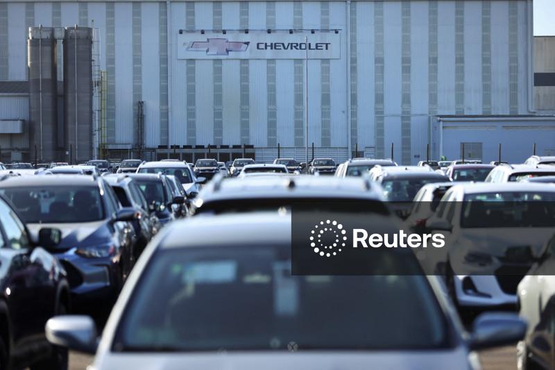 Produção e vendas de veículos no Brasil recuam em abril ante março