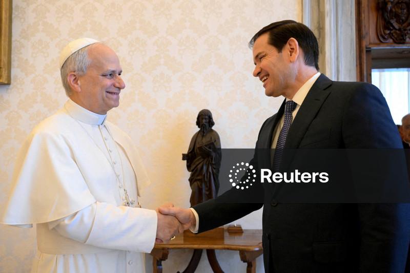 Cardeal do Vaticano considera "estranhos" os ataques de Trump ao papa Leão