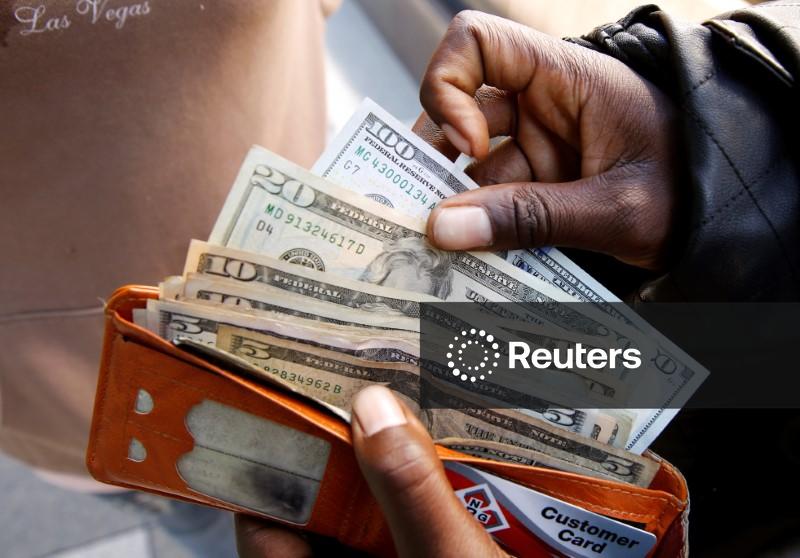 Dólar à vista fecha em alta de 0,86%, a R$5,0416 na venda