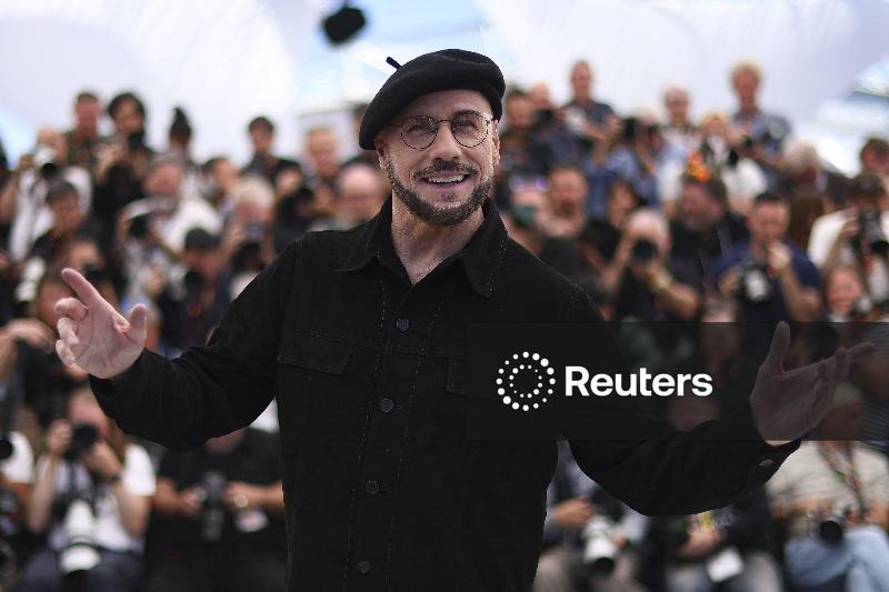 John Travolta não tem certeza de que voltará a dirigir após estreia em Cannes