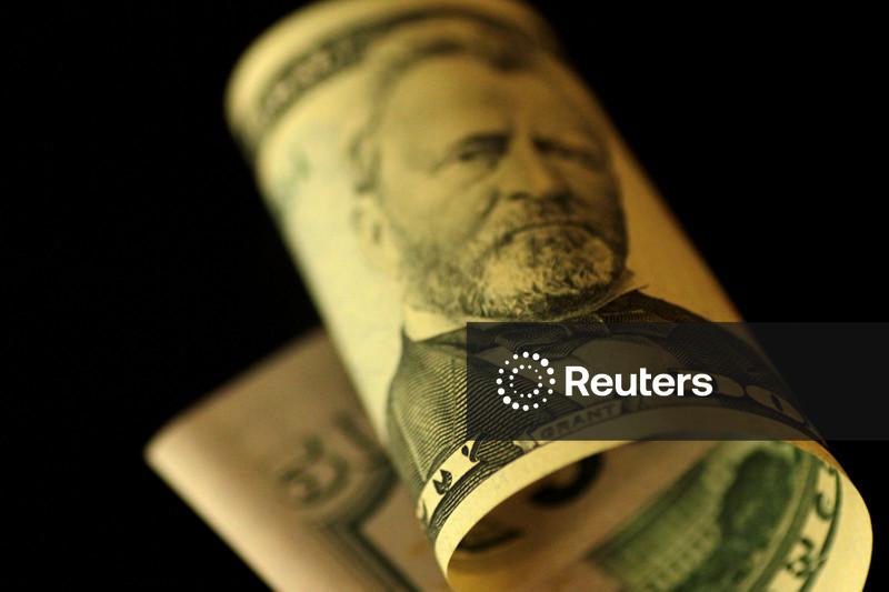 Dólar cai ante real com ata do Copom e Oriente Médio no foco