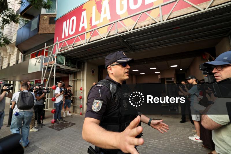 Polícia espanhola busca documentos no Partido Socialista em investigação sobre ex-dirigente