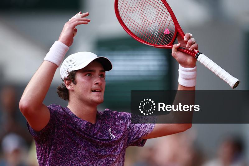 João Fonseca elimina Djokovic em Roland Garros com vitória de virada em 5 sets