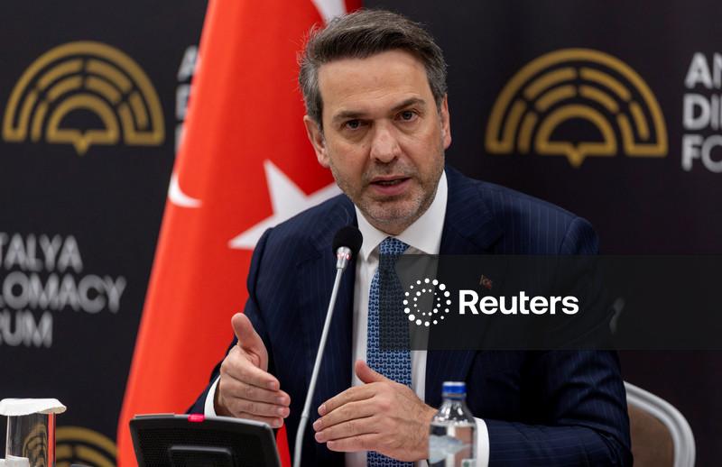 Turquia diz que mundo deve se preparar para um prolongamento da crise de energia devido à guerra com o Irã