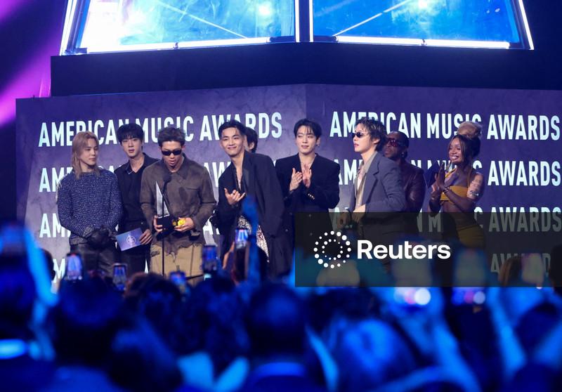 Banda de K-pop BTS ganha prêmio principal do American Music Awards pela segunda vez
