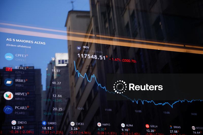 Ibovespa fecha em queda com Vale e bancos entre as maiores pressões