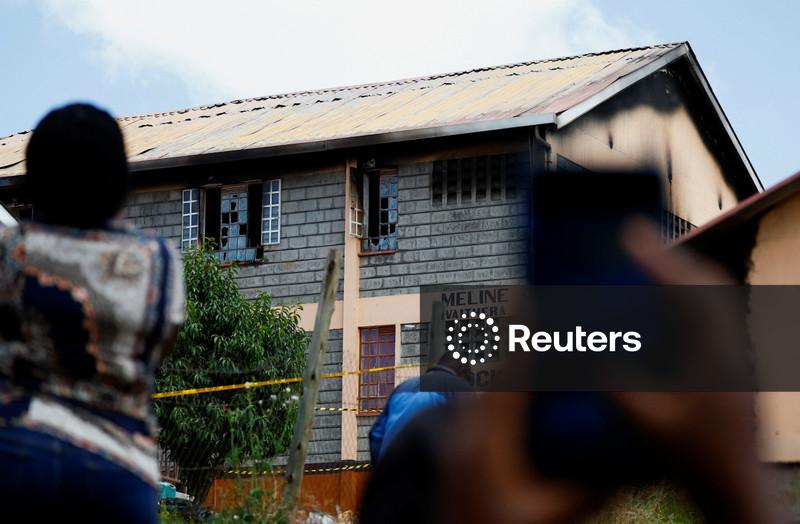 Quênia prende 8 estudantes por incêndio criminoso em escola com mortes