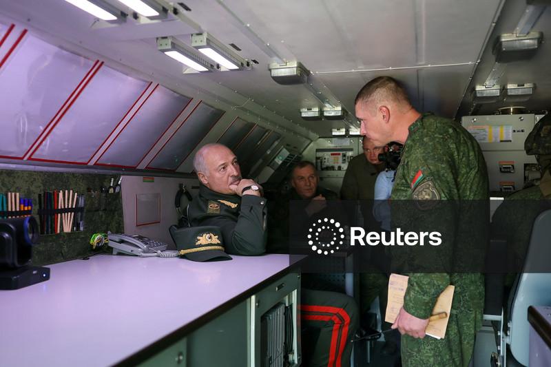 Lukashenko diz que Belarus não será arrastada para guerra da Ucrânia, mas se defenderá com a Rússia