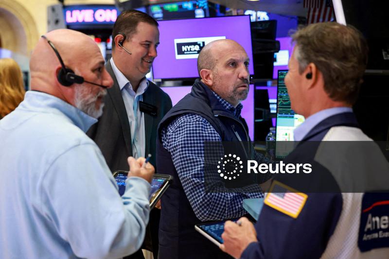 Wall St abre em alta após dados de emprego e recuperação de chips