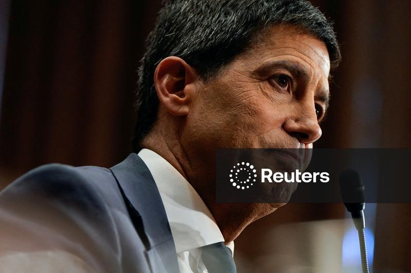 Senado dos EUA aprova Kevin arshW como chair do Federal Reserve