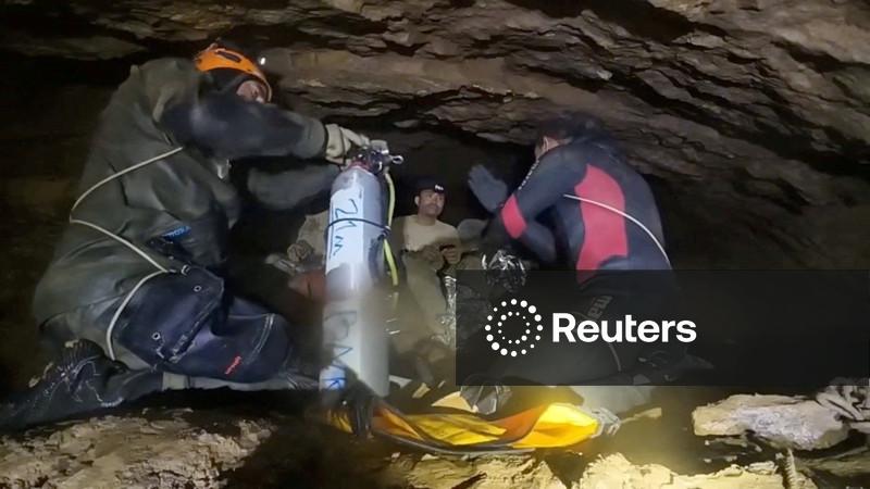 Equipes de resgate retiram quatro pessoas de caverna inundada no Laos; duas ainda estão desaparecidas