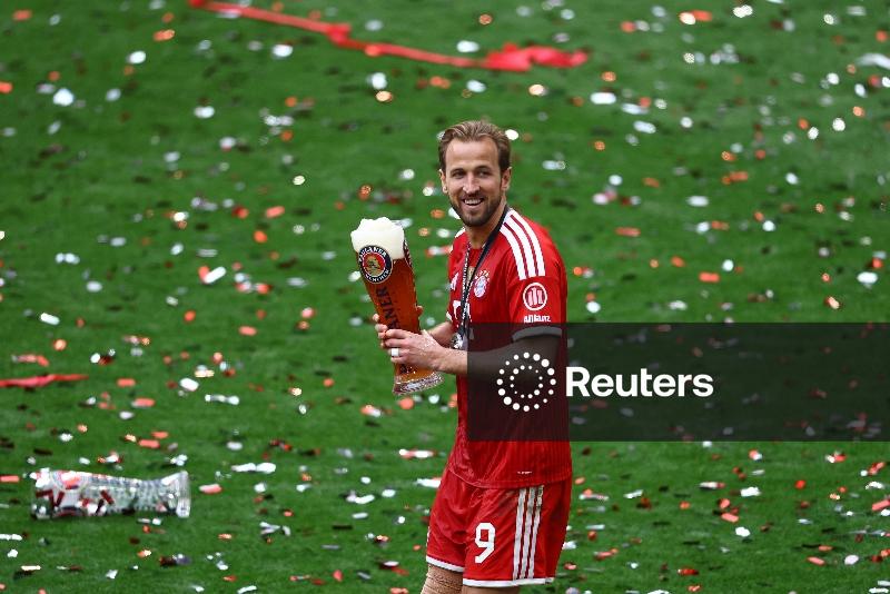 Kane marca três gols e o campeão Bayern goleia o Colônia por 5 a 1 no final da temporada