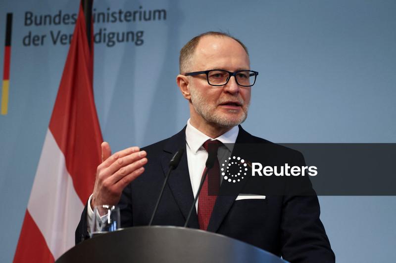 Ministro da Defesa da Letônia renuncia após drones ucranianos atingirem tanques de petróleo