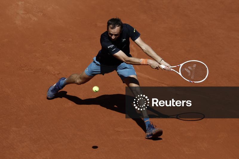Medvedev é eliminado por tenista convidado na 1ª rodada do Aberto da França