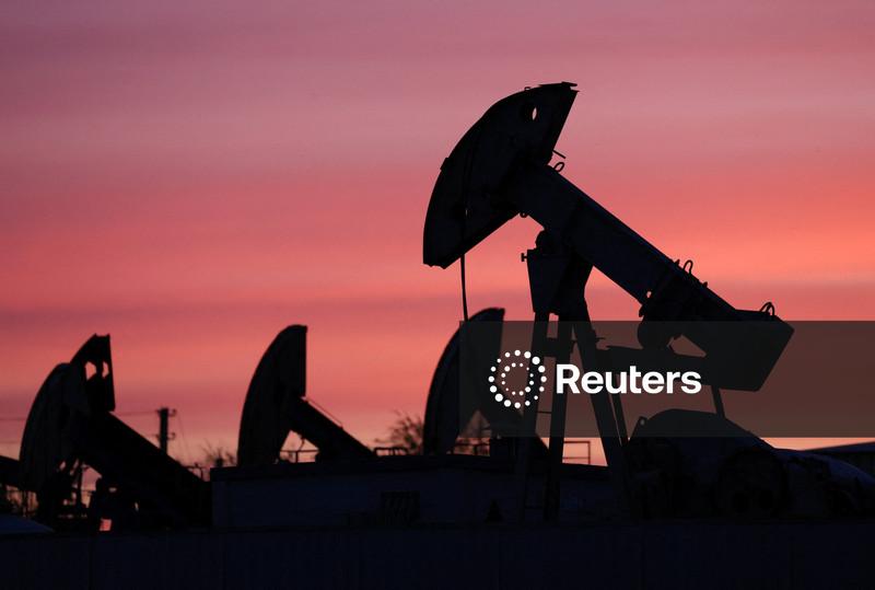 Preços do petróleo caem 4% com manutenção do frágil cessar-fogo entre EUA e Irã e com a passagem de 2 navios por Ormuz