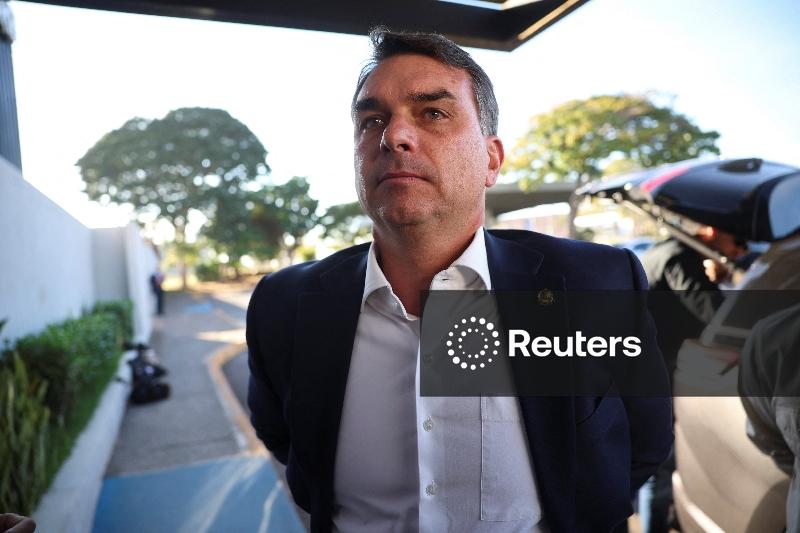 Campanha de Flávio Bolsonaro à Presidência continua e agenda está mantida, diz coordenador