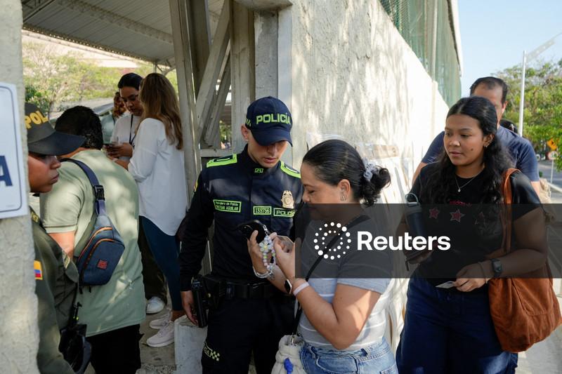 Colombianos avaliam reformas de esquerda contra linha dura da direita em eleição presidencial