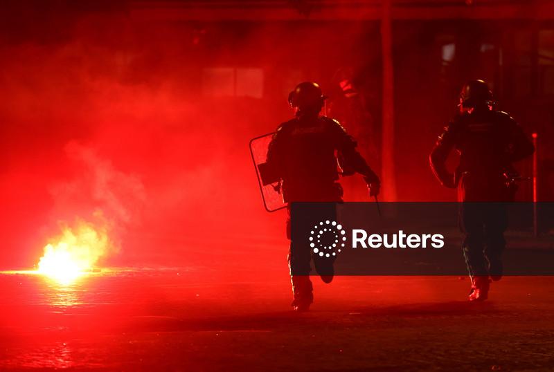 Duzentos ficam feridos e uma pessoa morre em violência após título do PSG na Liga dos Campeões