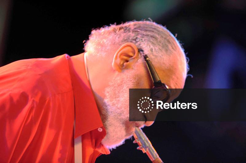 Sonny Rollins, "colosso" do saxofone que aprimorou seu som em ponte de Nova York, morre aos 95 anos