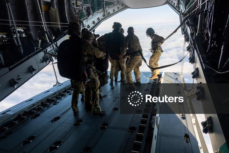 Paraquedistas britânicos lideram lançamento aéreo em Tristão da Cunha após caso suspeito de hantavírus
