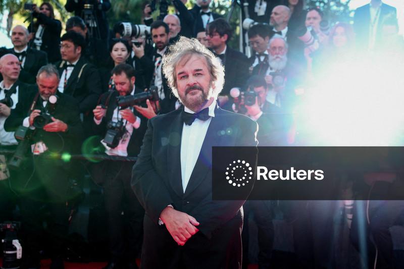 Diretor  de "O Senhor dos Anéis" é homenageado na abertura do Festival  de Cannes em tom discreto