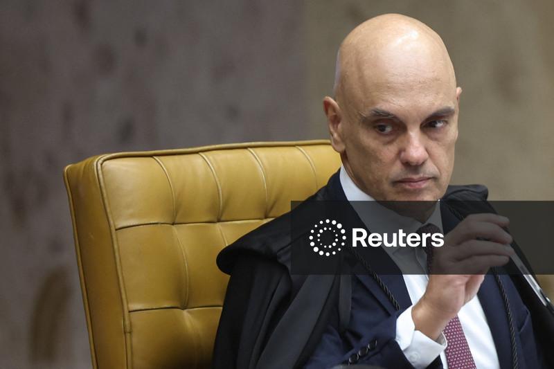 Moraes suspende aplicação da Lei da Dosimetria, que reduz pena de Bolsonaro por golpe