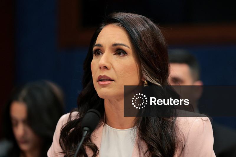 Tulsi Gabbard renuncia ao cargo de diretora  de inteligência nacional  de Trump