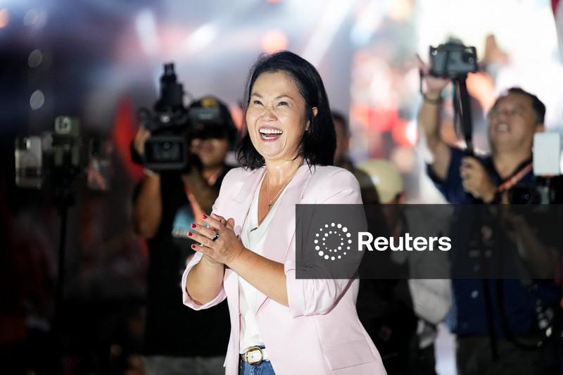 Keiko Fujimori tem pequena vantagem nas pesquisas a uma semana de segundo turno de eleição no Peru