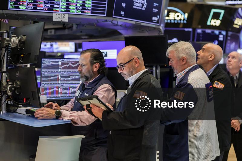 Wall St amplia ganhos com expectativa de acordo de paz no Oriente Médio; Dell sobe