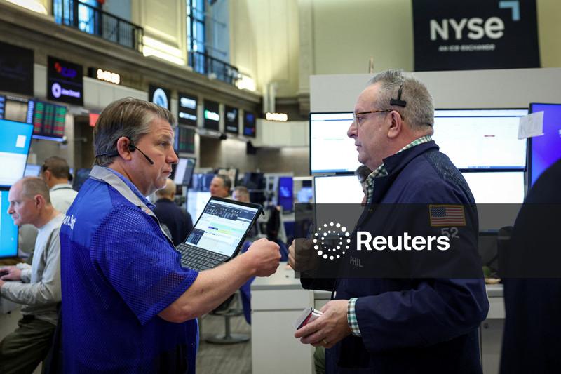 Wall St cai com dados de inflação e tensões no Irã