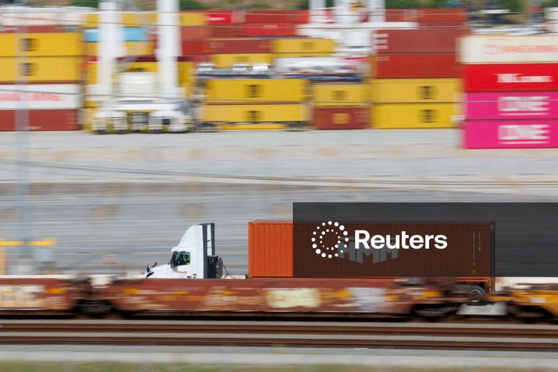 UE pede que EUA restabeleçam tarifas do acordo comercial à medida que aniversário se aproxima
