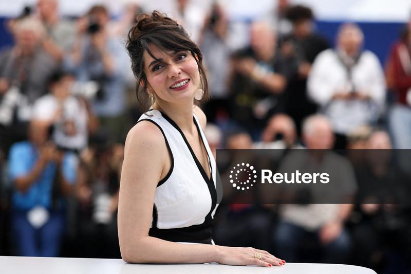 Documentário "Rehearsals for a Revolution" em Cannes adota perspectiva pessoal para traçar história do Irã