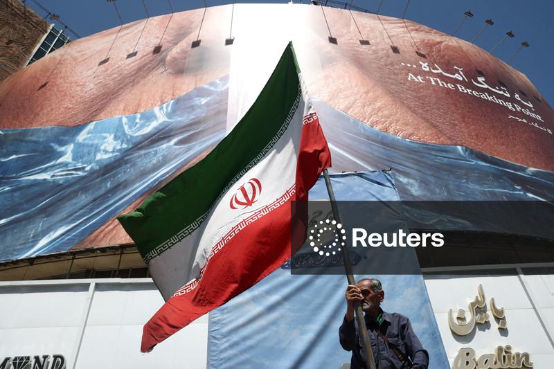 EUA afirmam ter atacado instalações militares iranianas, Teerã responde com ataque à base aérea