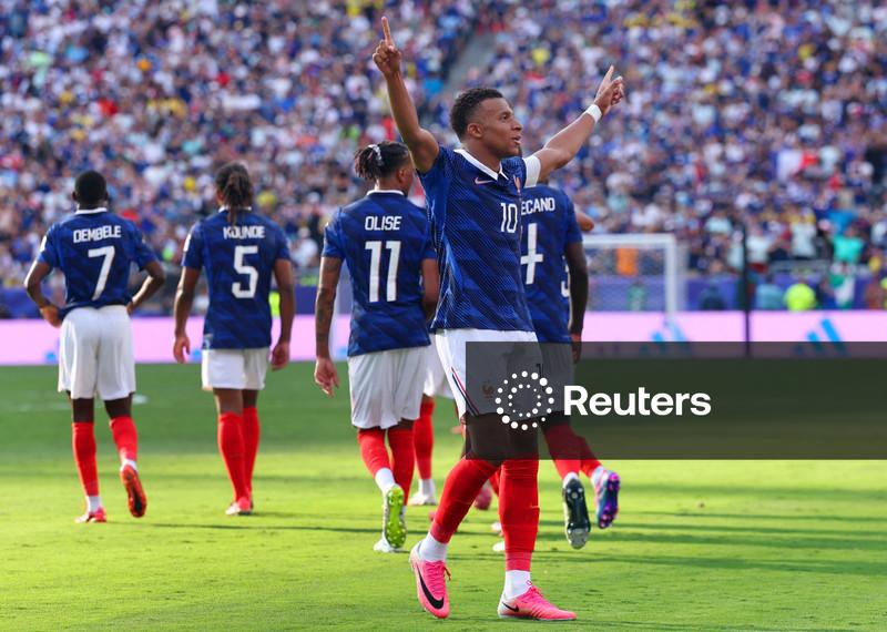 França passa fácil pela Suécia com dois gols de Mbappé