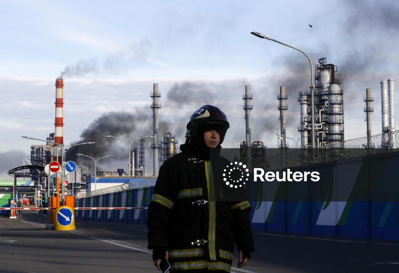 Incêndio em refinaria de petróleo na região russa de Tyumen é extinto, informa a RIA