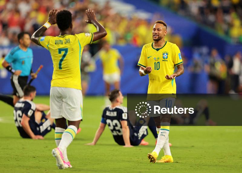 Neymar volta à seleção brasileira, agora liderada por outro Junior