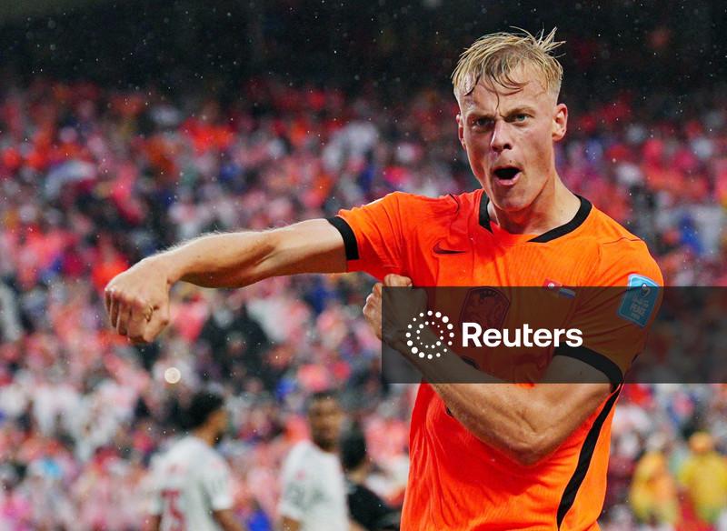 Holanda vence a Tunísia e termina em primeiro lugar no Grupo F