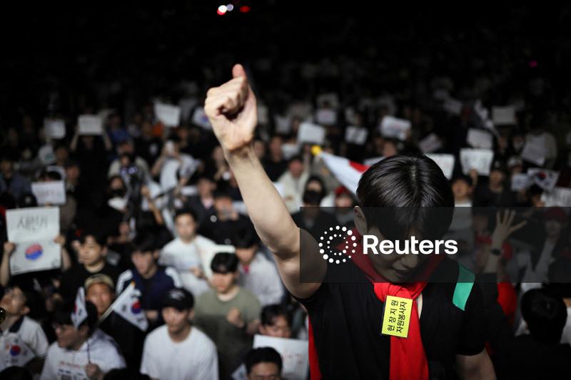 Milhares de pessoas exigem novas eleições na Coreia do Sul após falta de cédulas