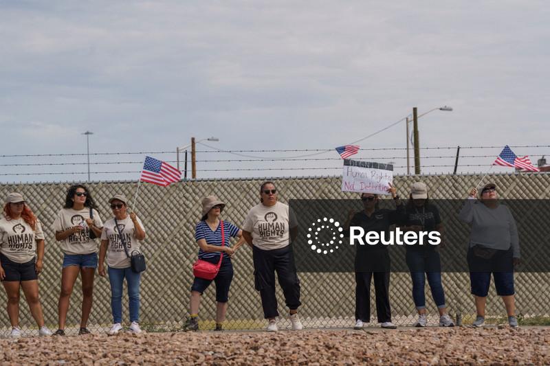 Centro de detenção do ICE no Texas é alvo de críticas por falha em registros, na assistência médica e gastos desnecessários