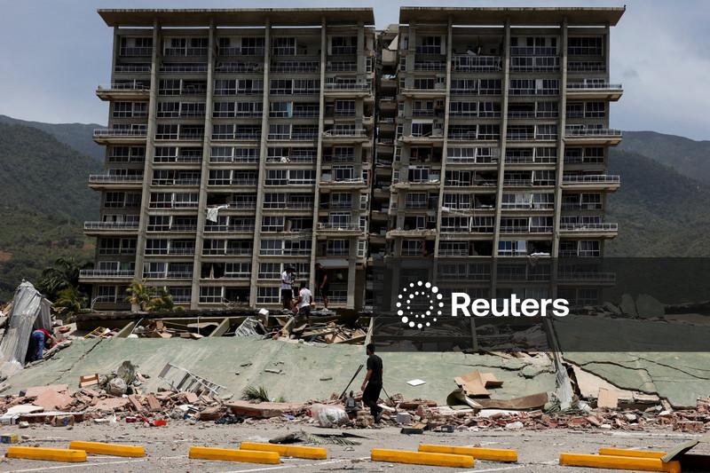 Socorristas vasculham escombros após terremoto na Venezuela; milhares estariam desaparecidos
