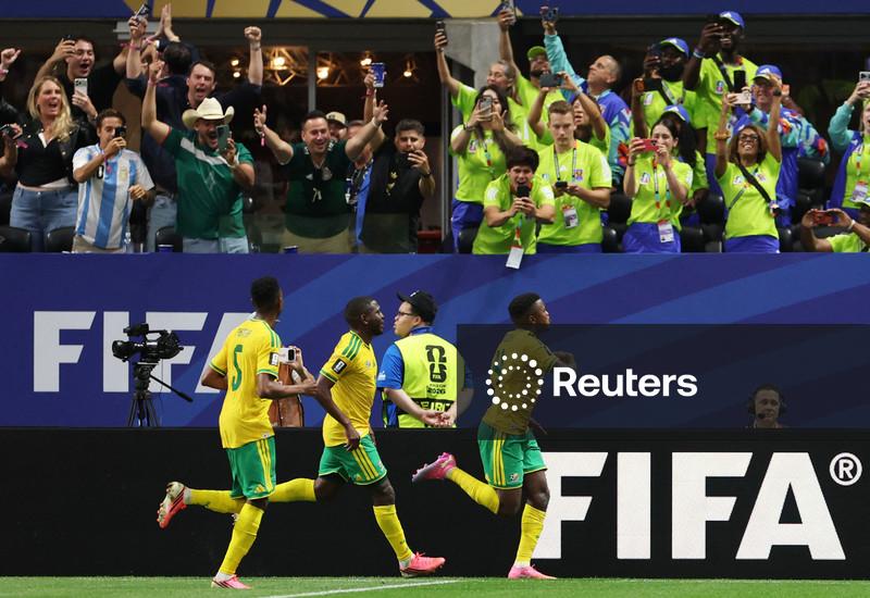 África do Sul arranca empate contra República Tcheca com gol de pênalti no final