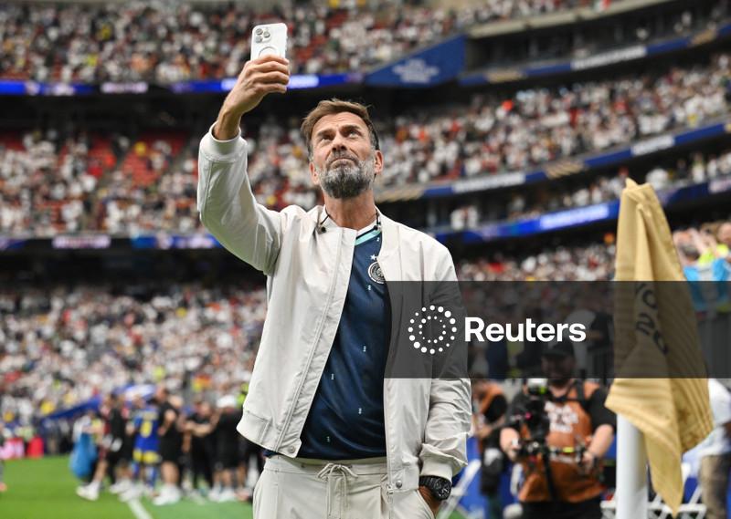 "Sou um idiota”, diz Klopp após aparente cutucada em técnico da Alemanha