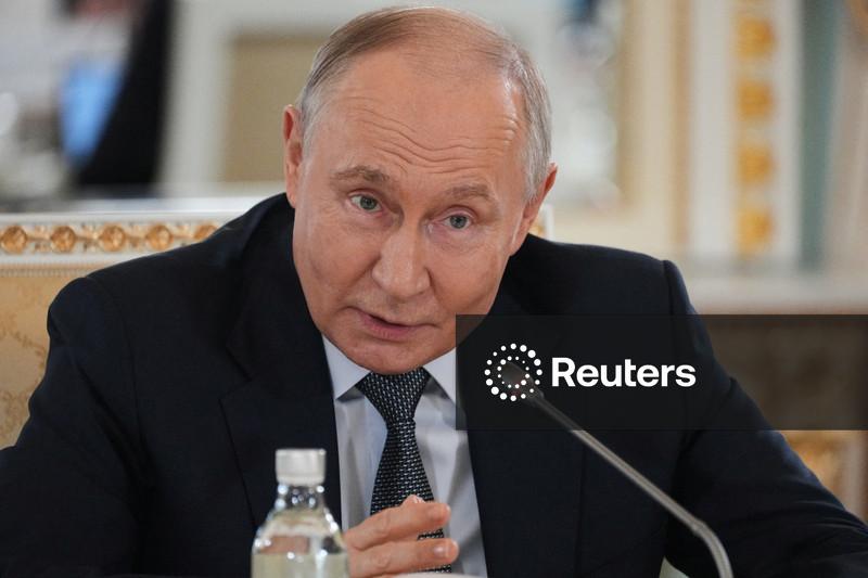 Putin mantém posição linha-dura sobre guerra na Ucrânia, mas diz que ideias de Trump podem trazer a paz