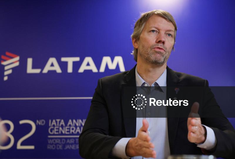 LATAM Brasil reduz planos de capacidade com base nos custos de combustível
