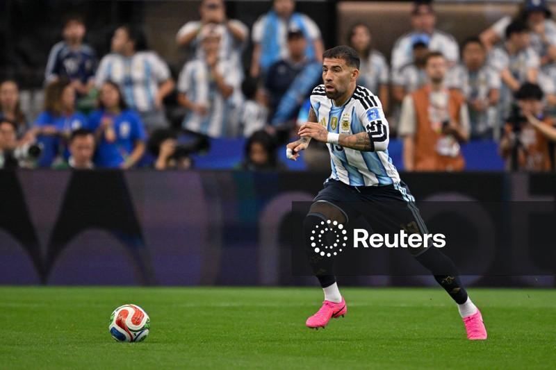 Cristian Romero volta aos treinos completos antes do mata-mata da Copa do Mundo