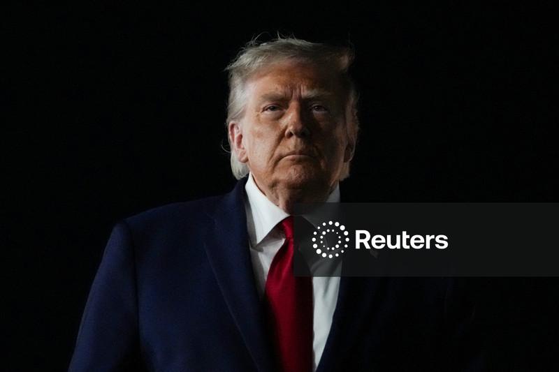 Trump diz que pilotos de helicóptero dos EUA que caiu no Estreito de Ormuz estão bem