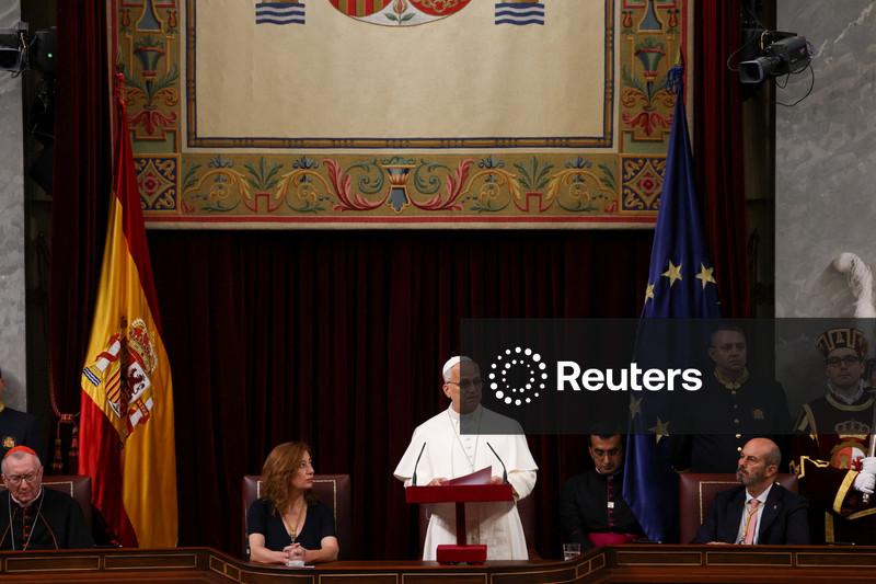 Papa Leão faz alerta no Parlamento da Espanha que mundo está em "profunda" crise